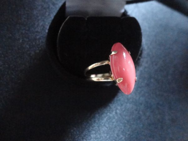 Anel (pedra rosa)